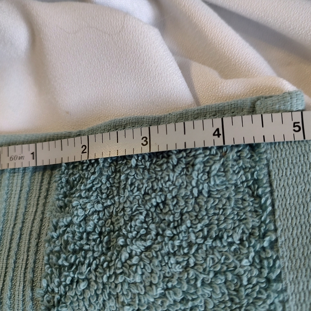 EUC Sonoma Set Of 4 Towels And 2 Bath Rugs - Picture 6 of 12